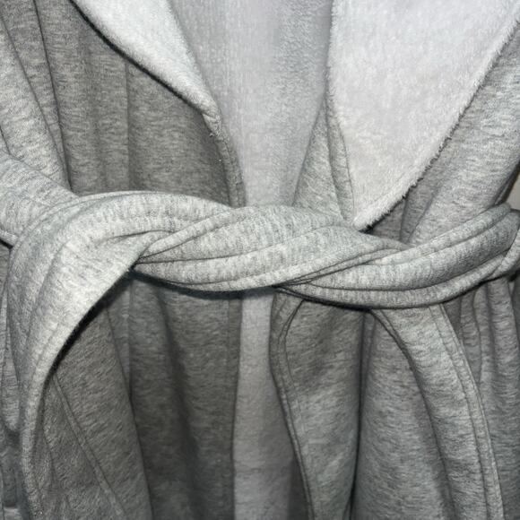 UGG Australia Women's Grey Plush Fleece Bathrobe Size Medium - Picture 3 of 10